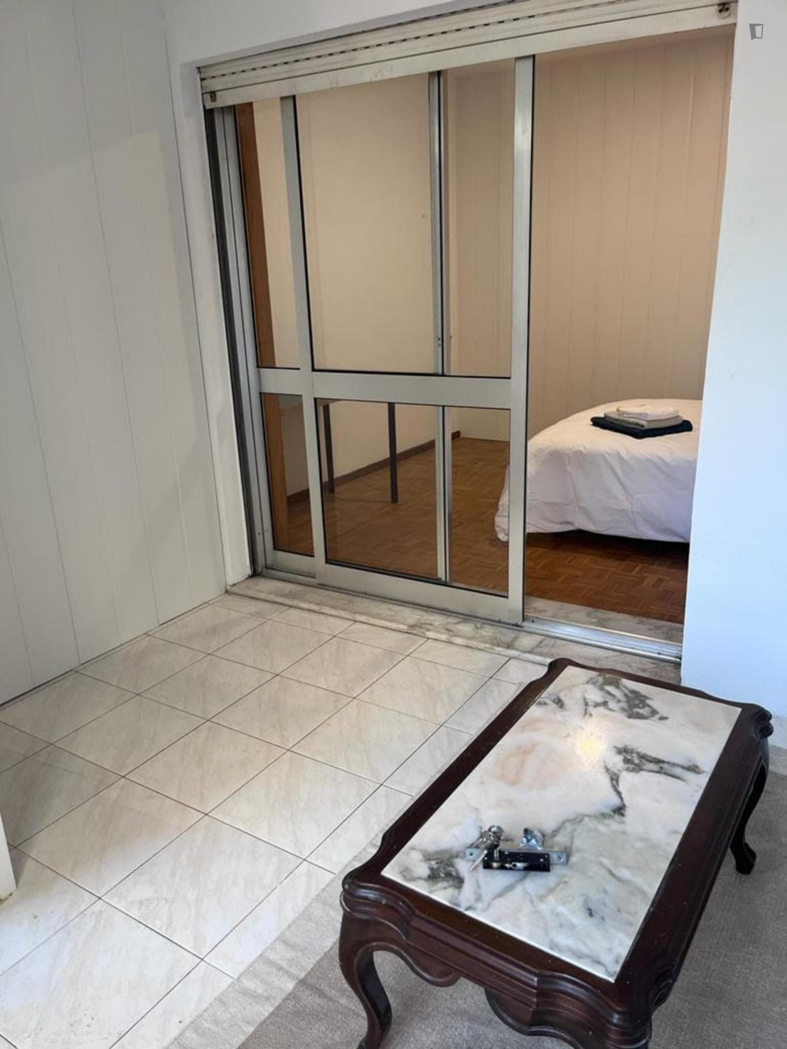 Double bedroom, with balcony, in 6-bedroom apartment photo 1