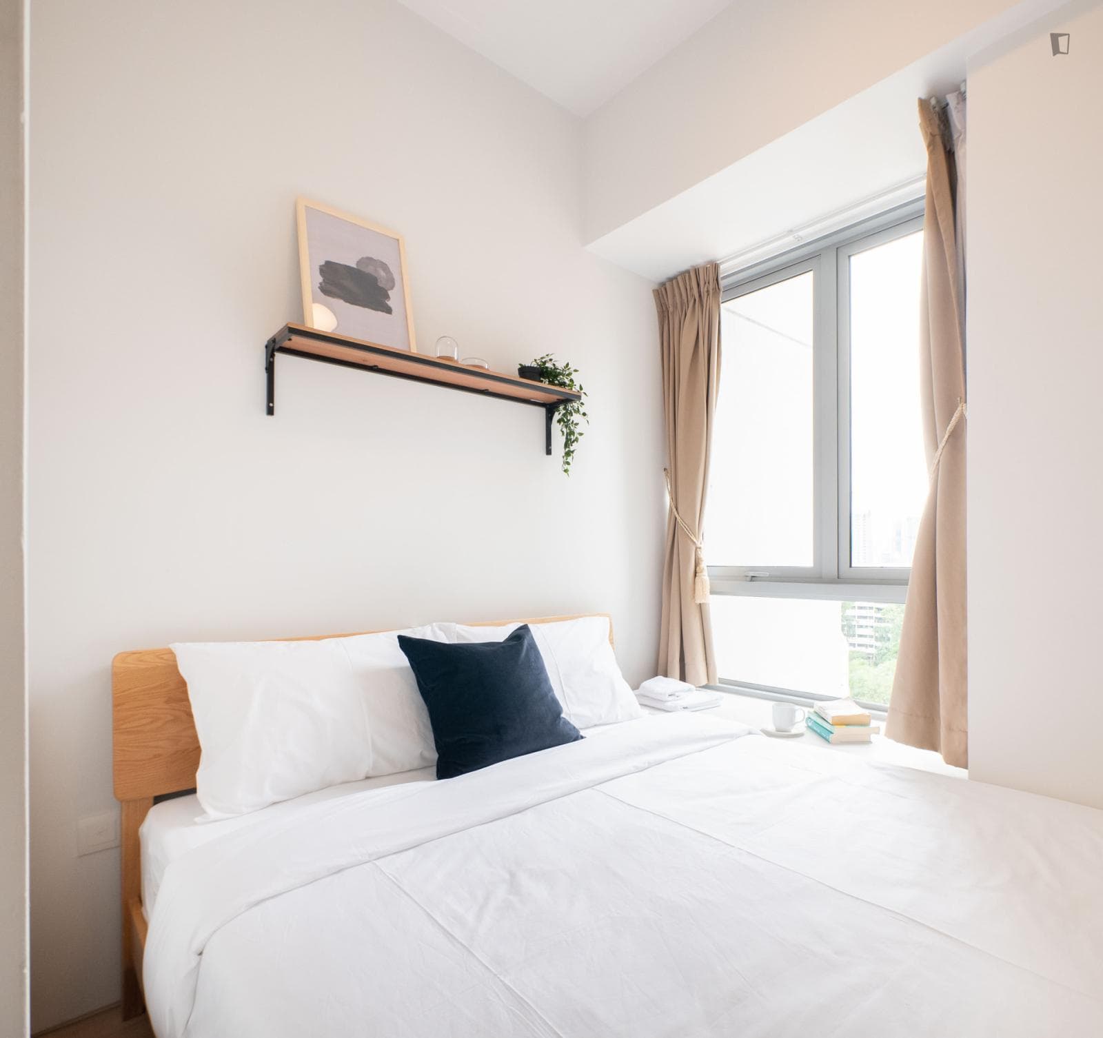 Snug double ensuite bedroom in Newton photo 1