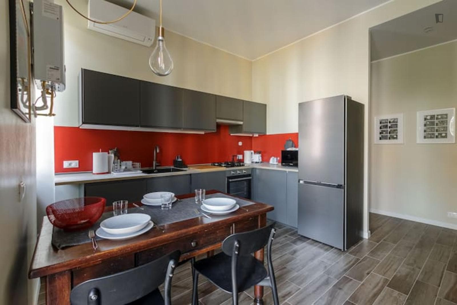 Inviting 1-bedroom apartment near the Cenisio metro photo 1