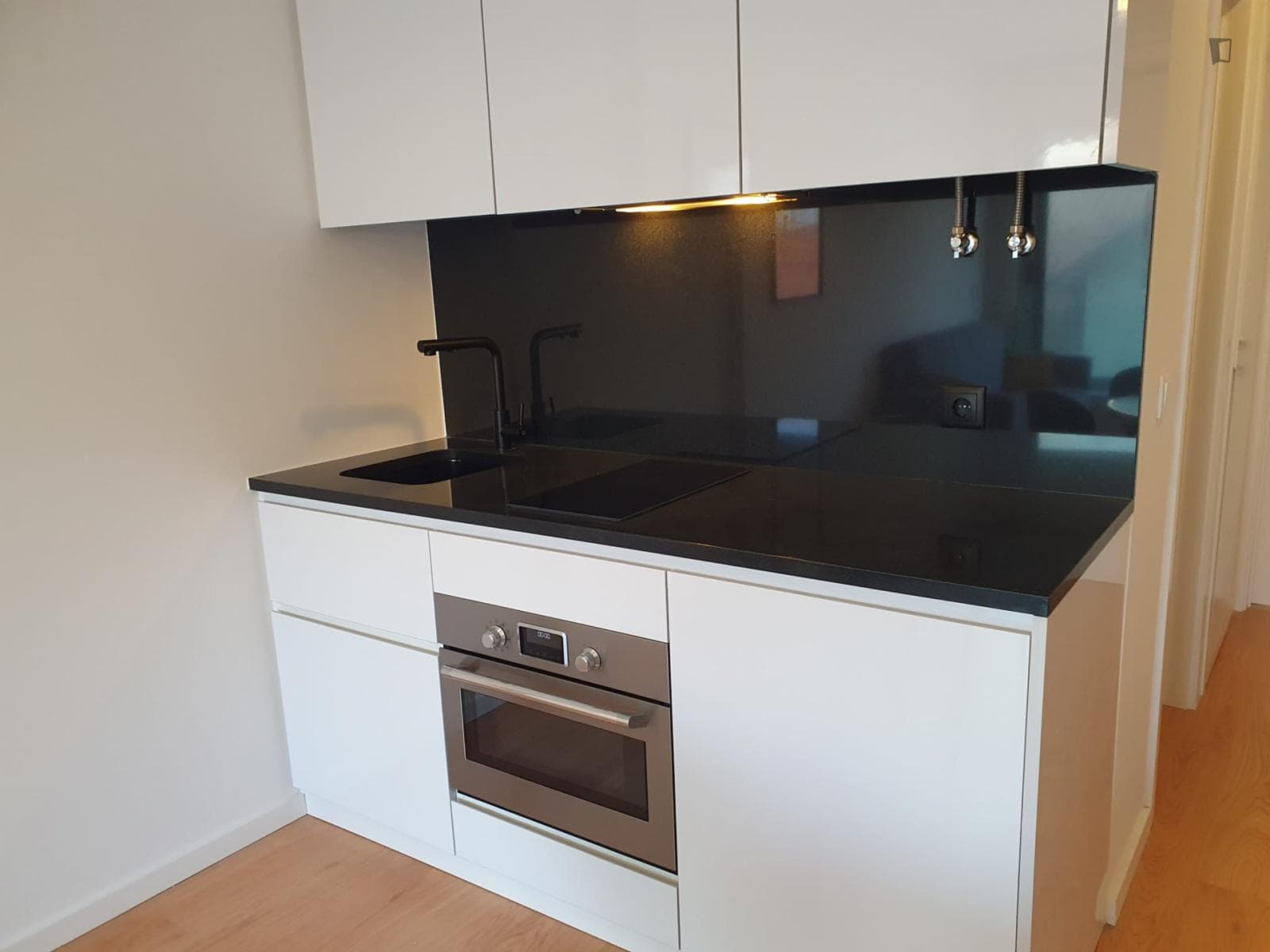 New and trendy 1-bedroom flat next to the beach photo 1