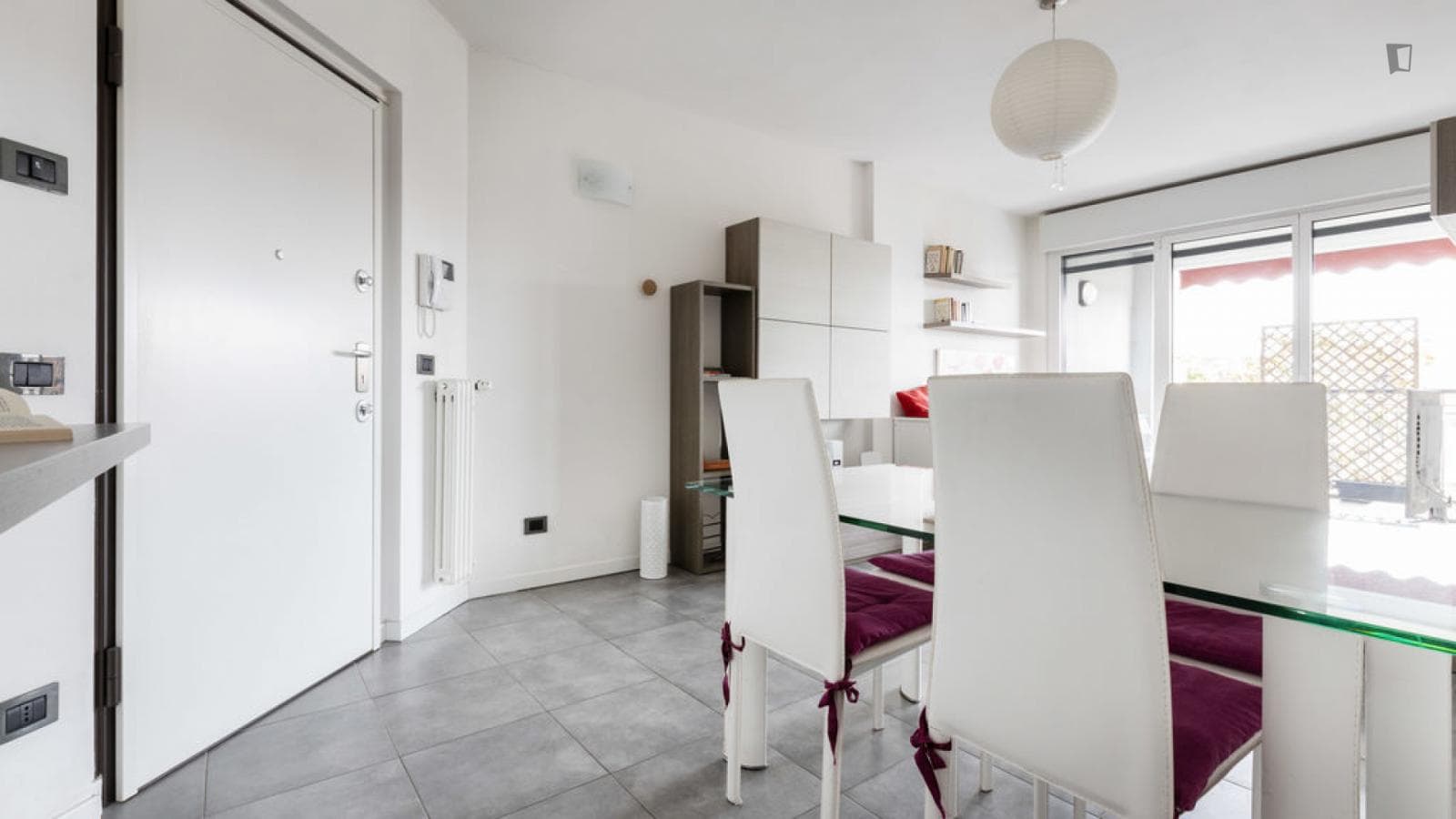 Brilliant 1-bedroom flat near the Tibaldi - Universita Bocconi train station photo 1