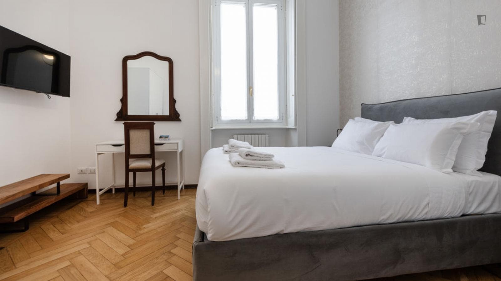 Large 4-bedroom apartment near the Centrale FS metro photo 1
