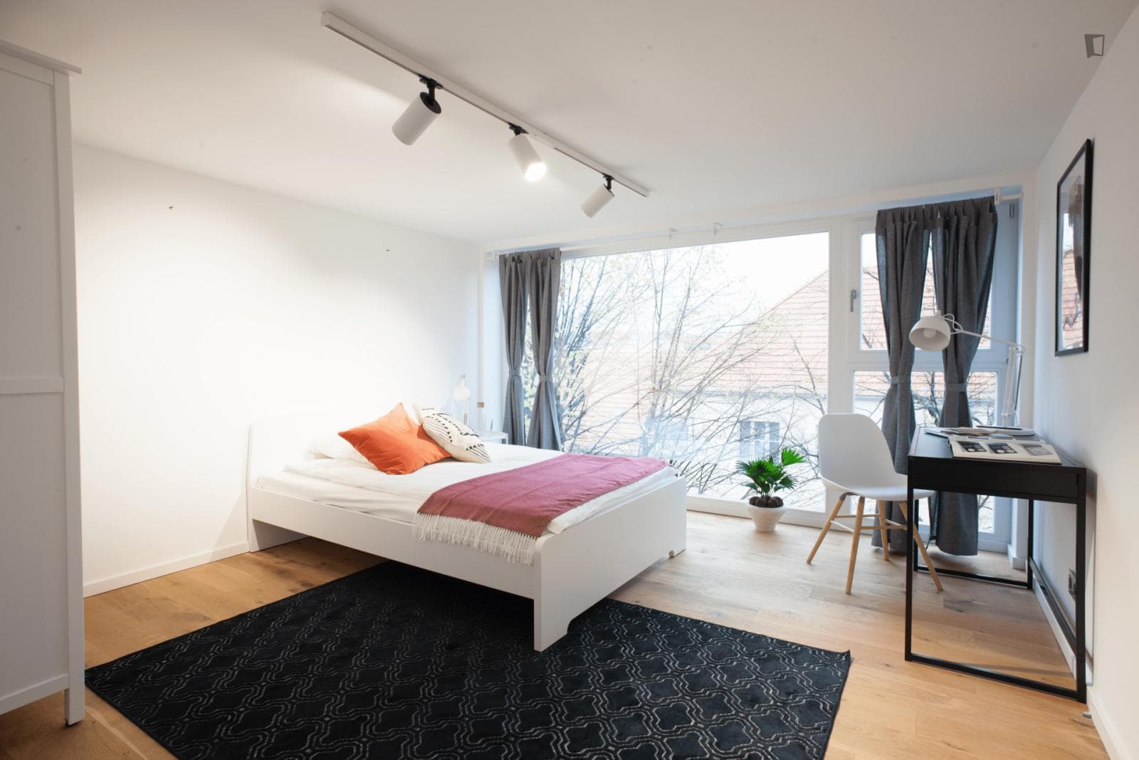 Colorful double bedroom in Neukölln photo 1
