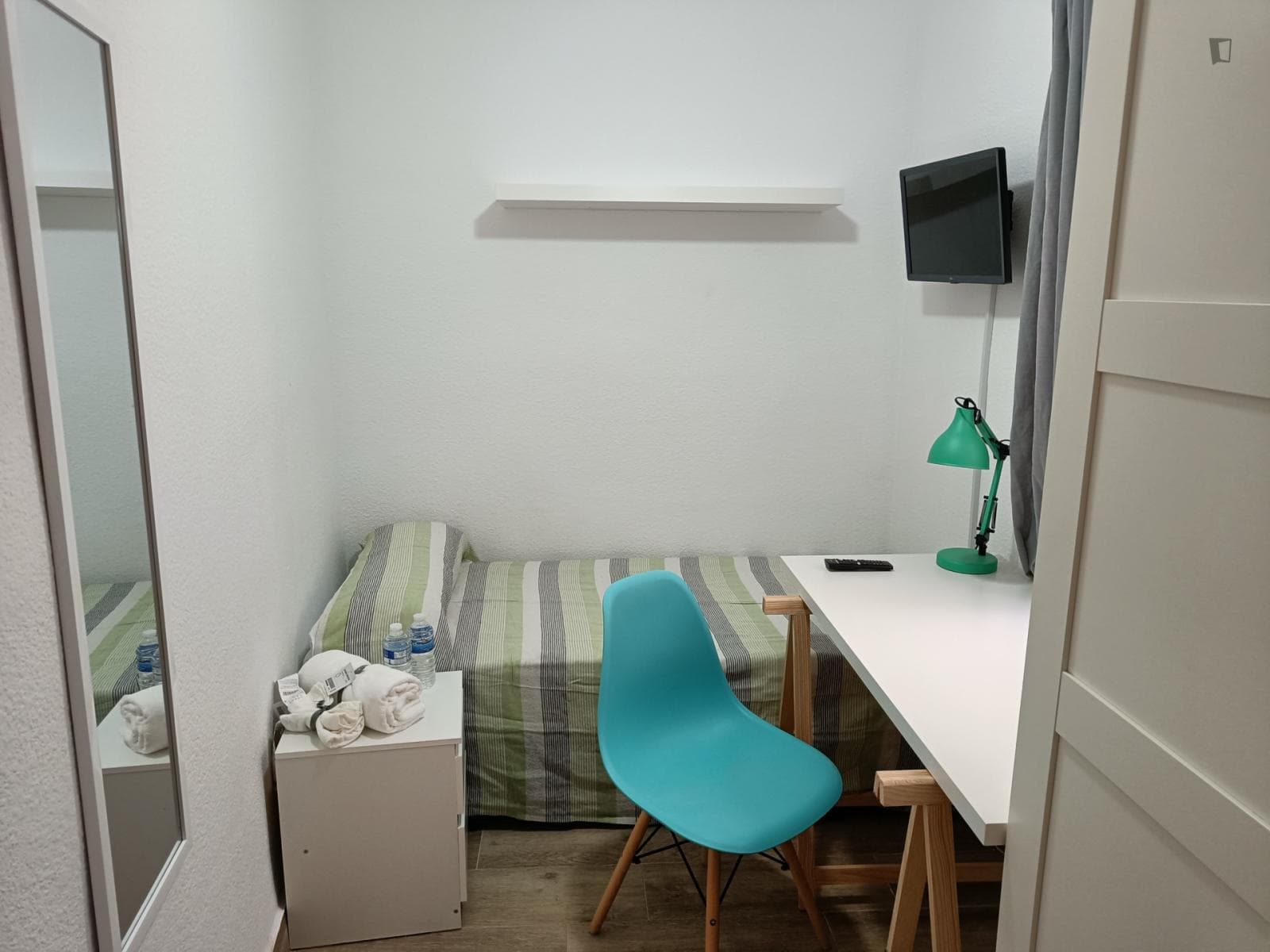 Habitación individual en piso compartido photo 1