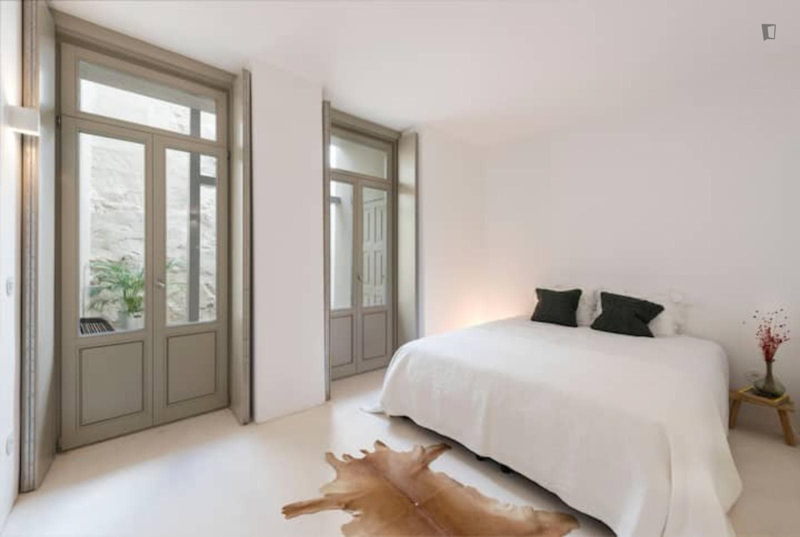 Bright 1-bedroom flat near Trindade station  photo 1