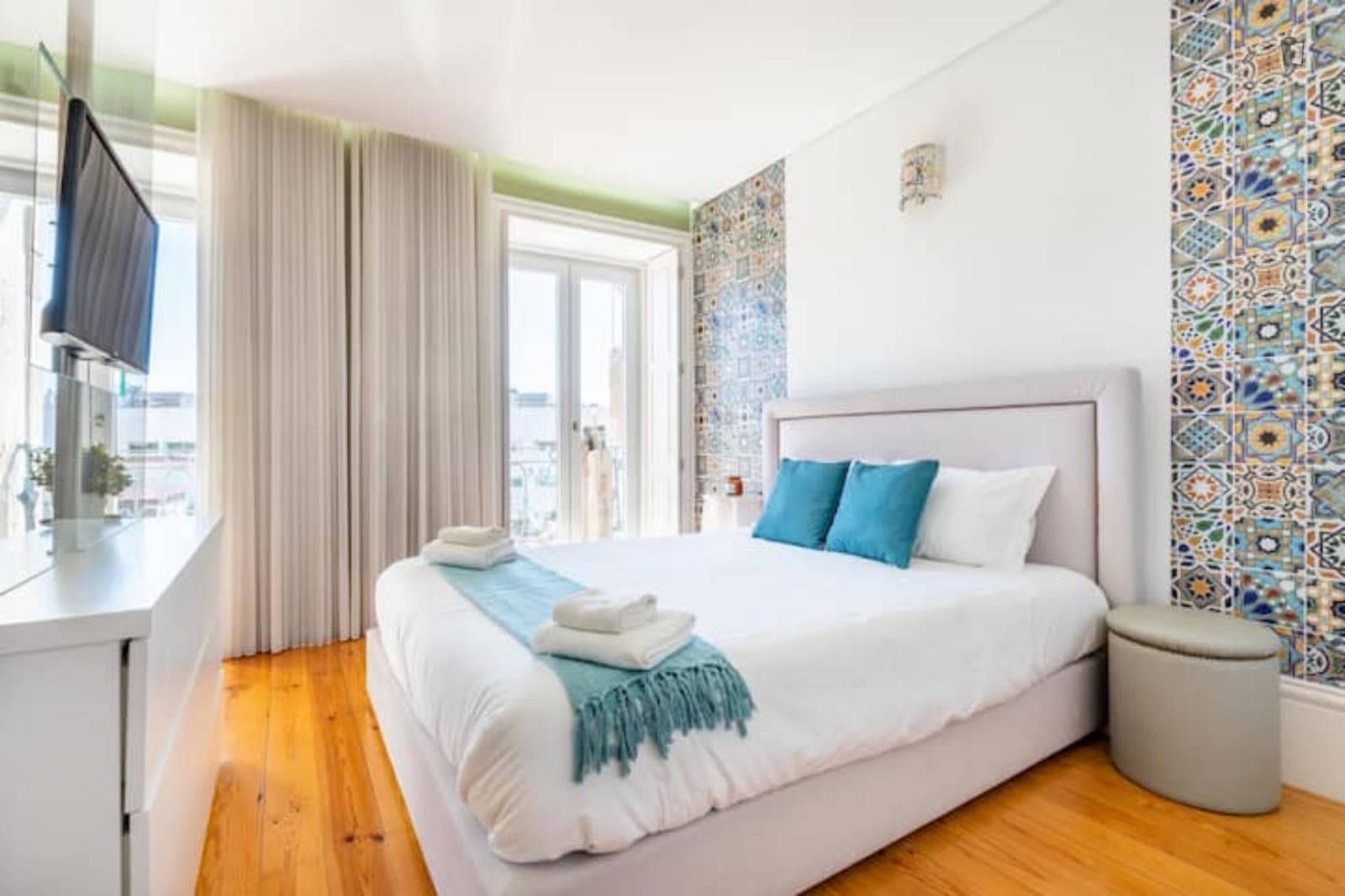 Bright studio with cute balcony close to Aliados photo 1