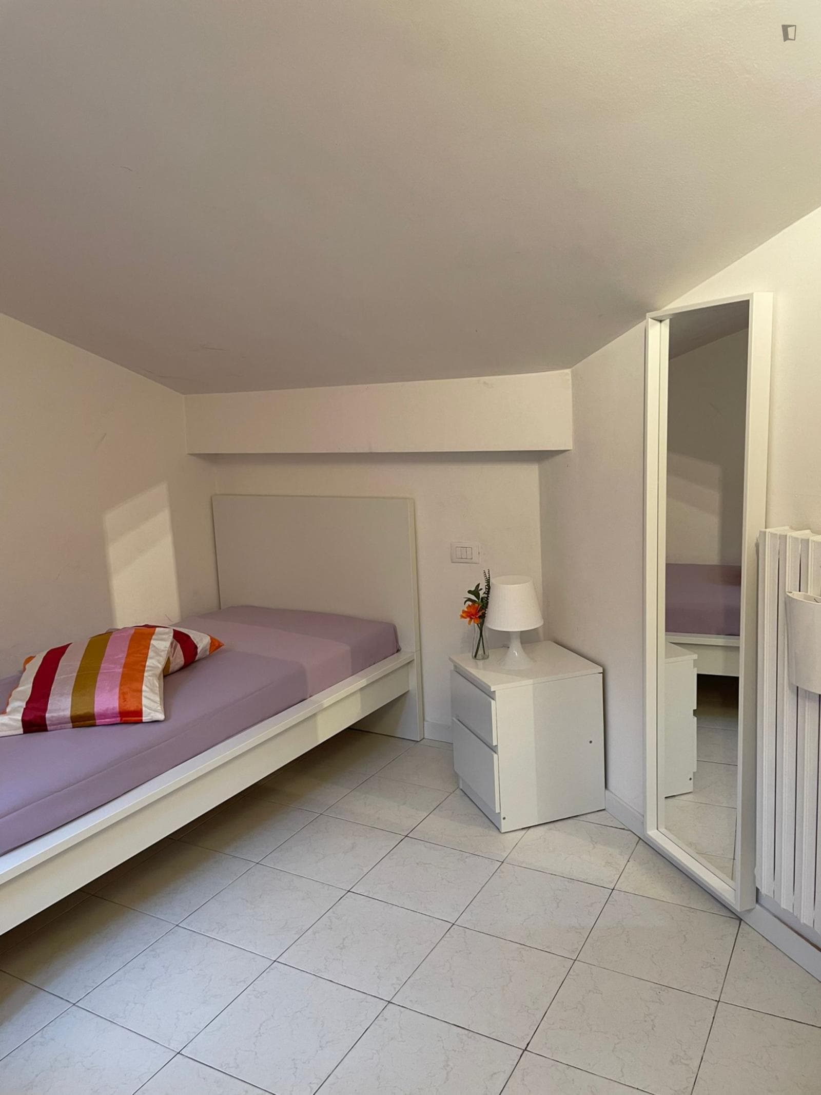 Cosy single bedroom in a 6-bedroom flat near Parco delle Delizie photo 1
