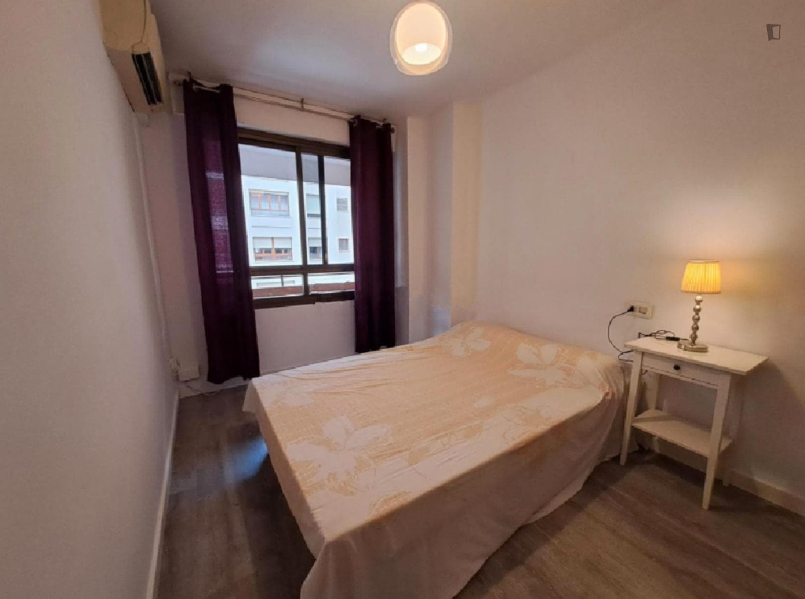 Tidy double bedroom close to Parc de ses Estacions photo 1