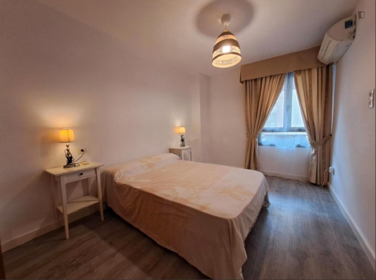 Spacious Double Bedroom close to Jacint Verdaguer metro photo 1