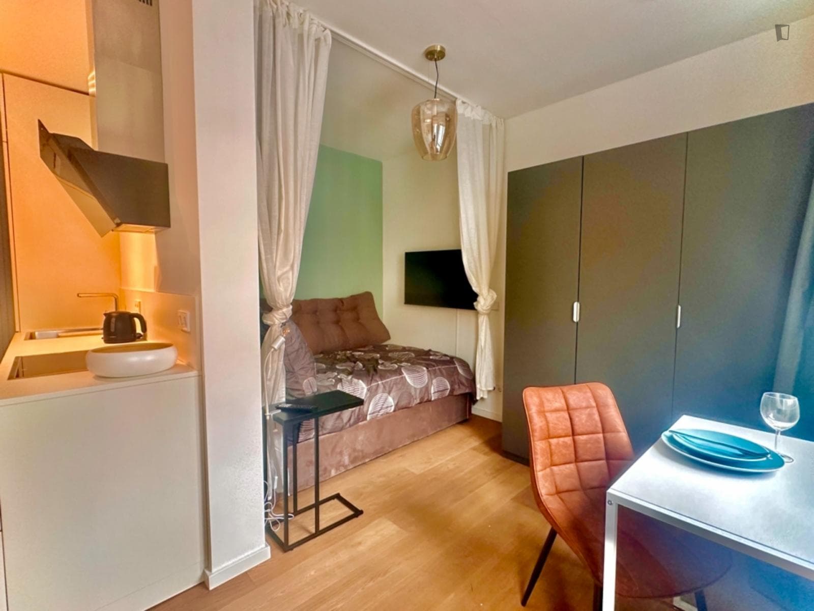 Lovely studio with a balcony in Friedrichshain photo 1