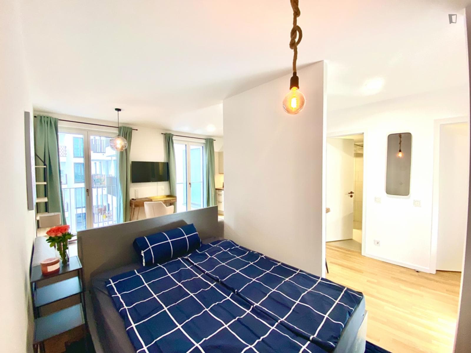 Spacious studio near the Ostbahnhof train station photo 1