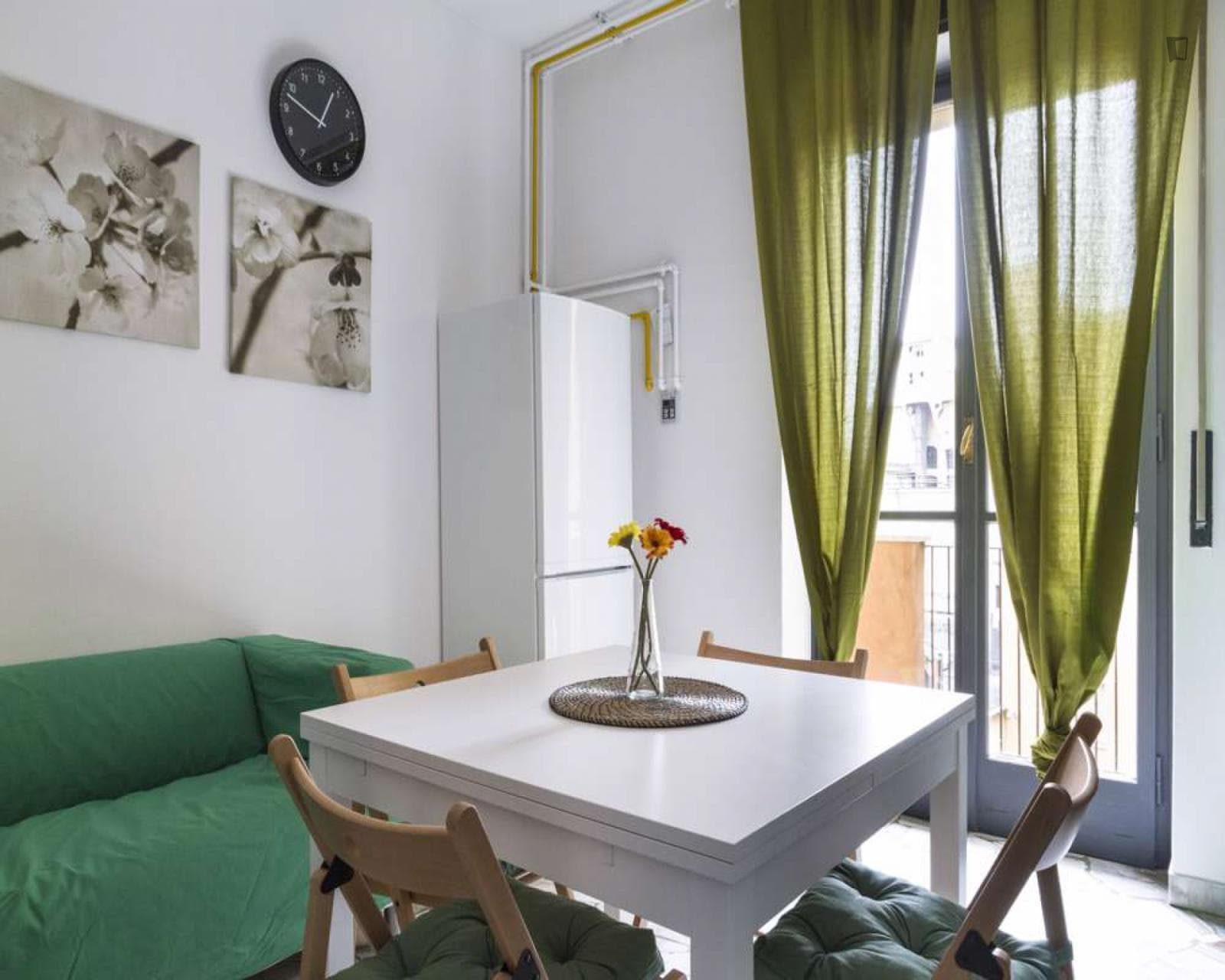 Big twin bedroom in Ponte Seveso photo 1