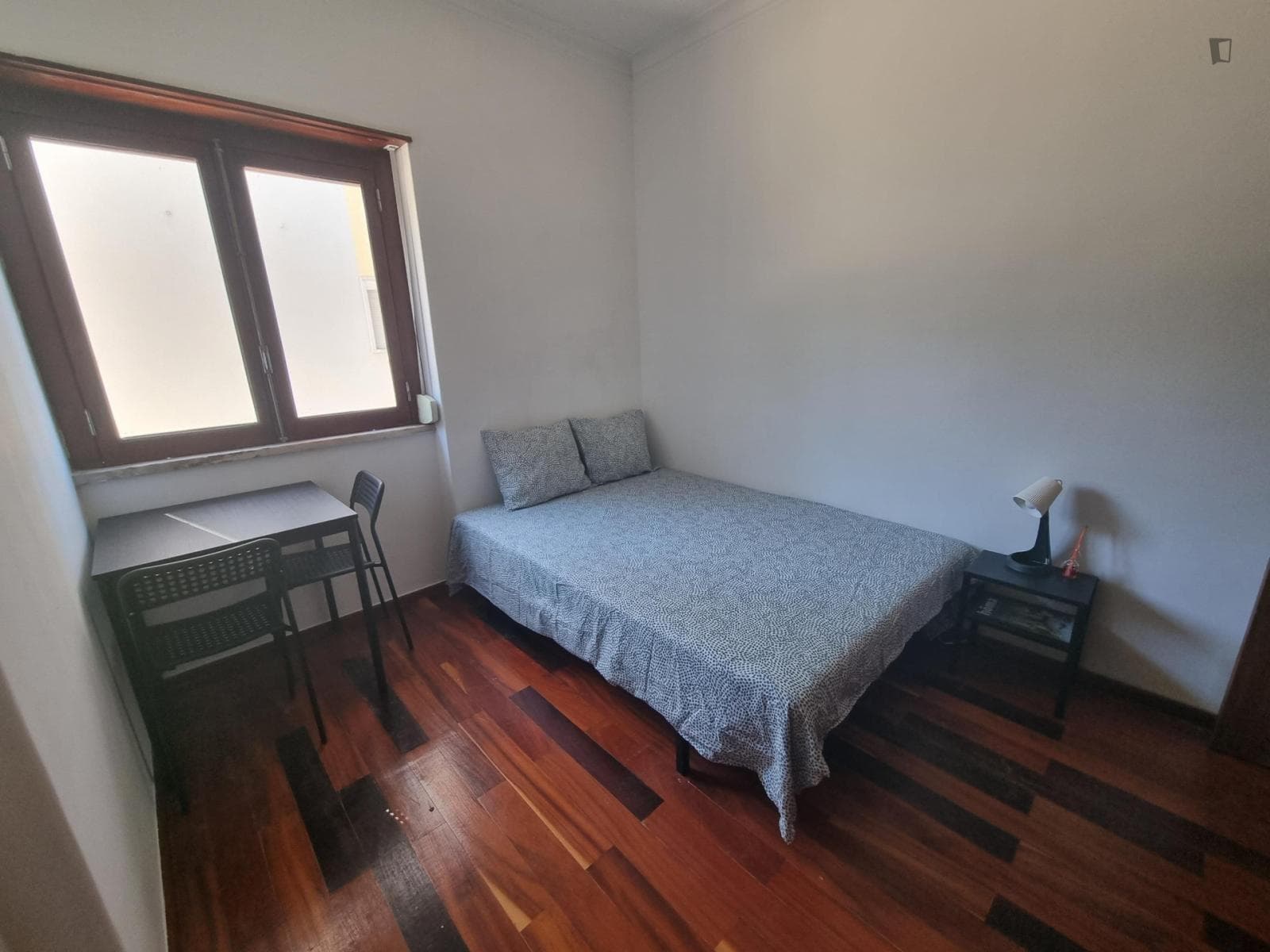 Nice double bedroom near the Agualva-Cacém train station photo 1