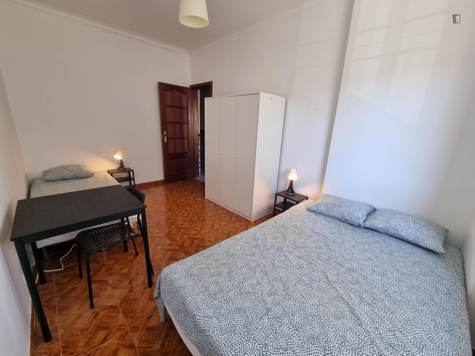 Very nice twin bedroom near Agualva Cacém metro station photo 1