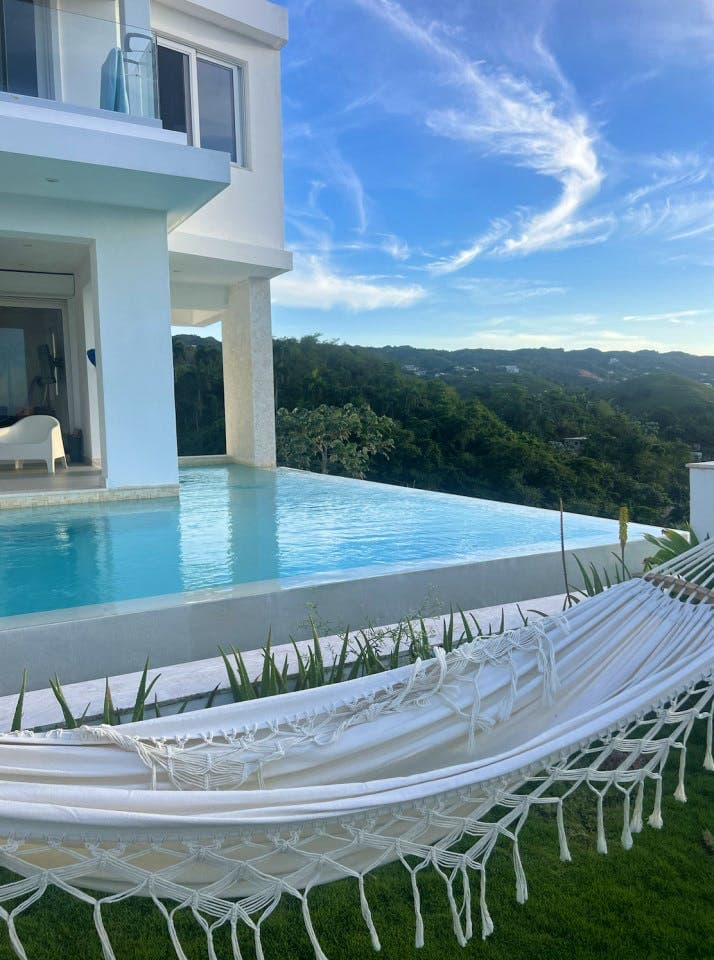 Luxury villa w/infinity pools shared garden minutes away from the beach photo 1