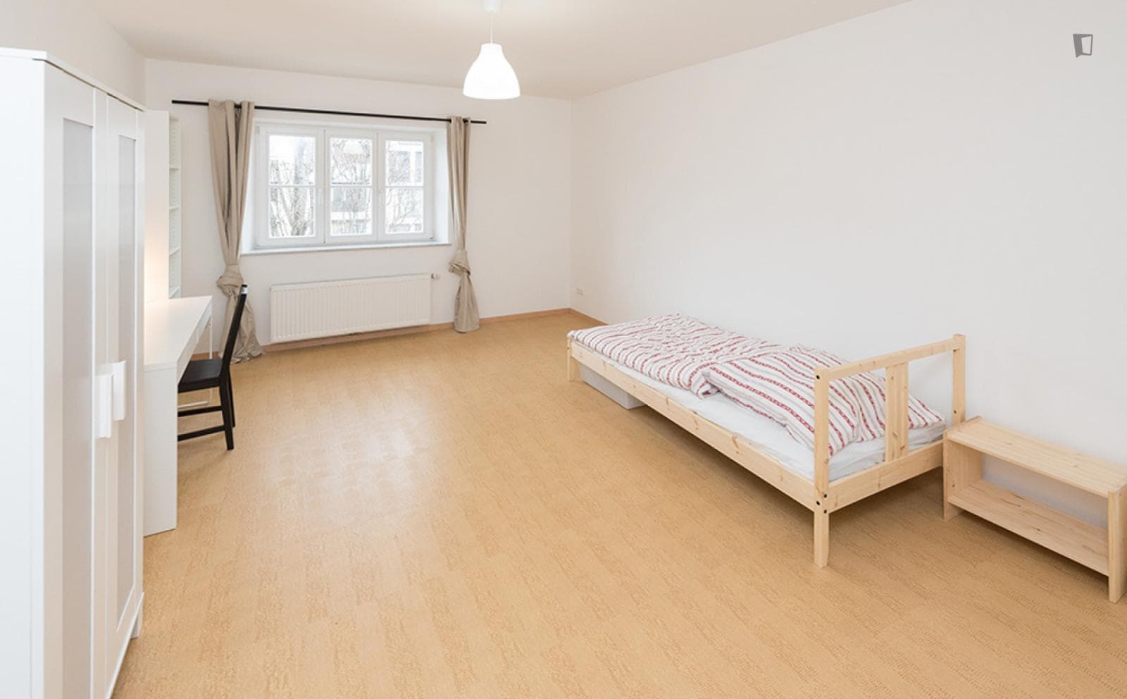 Breezy single bedroom near Englischer Garten photo 1