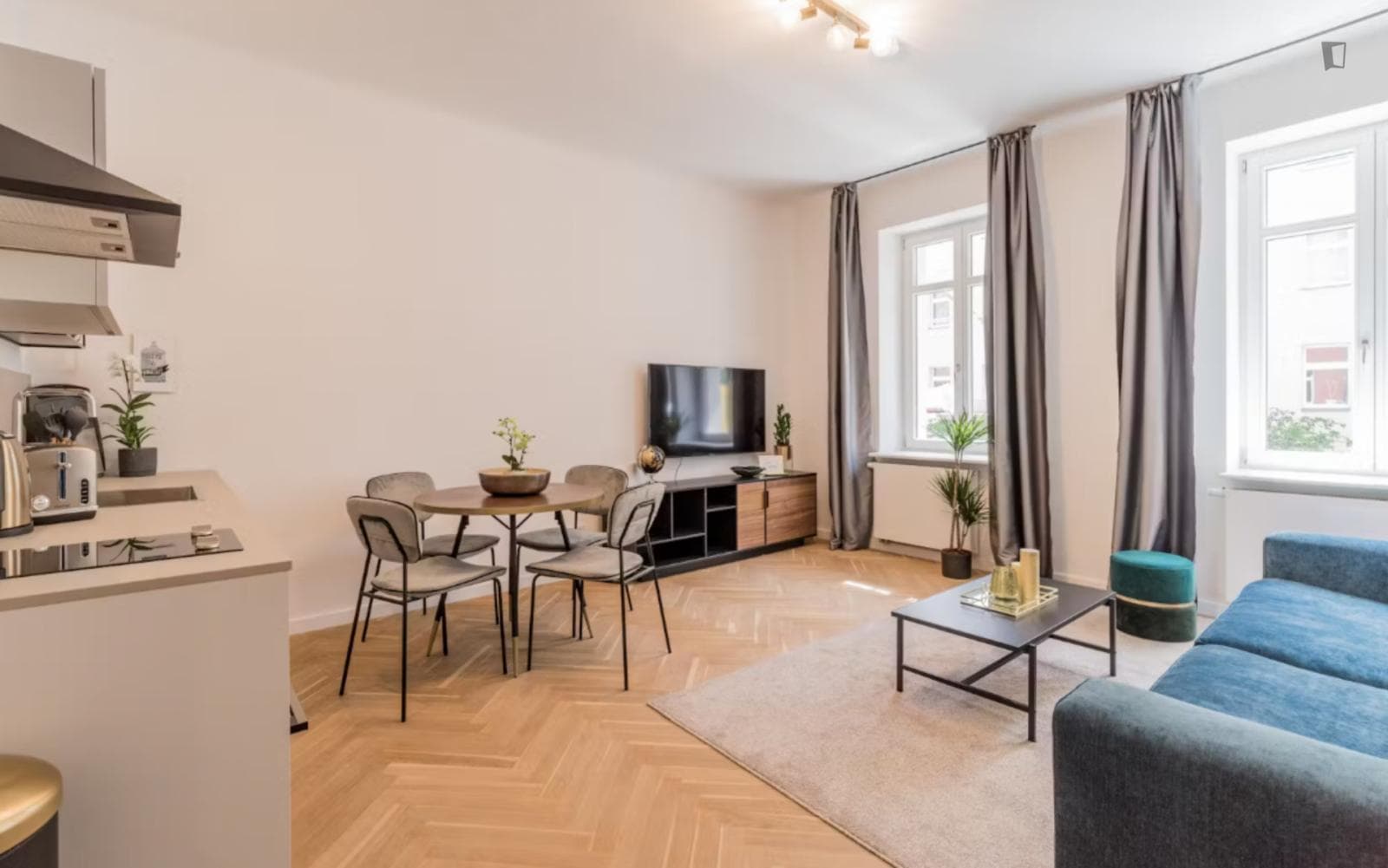 Cool 1-bedroom flat next to the Bernauer Strasse metro station photo 1