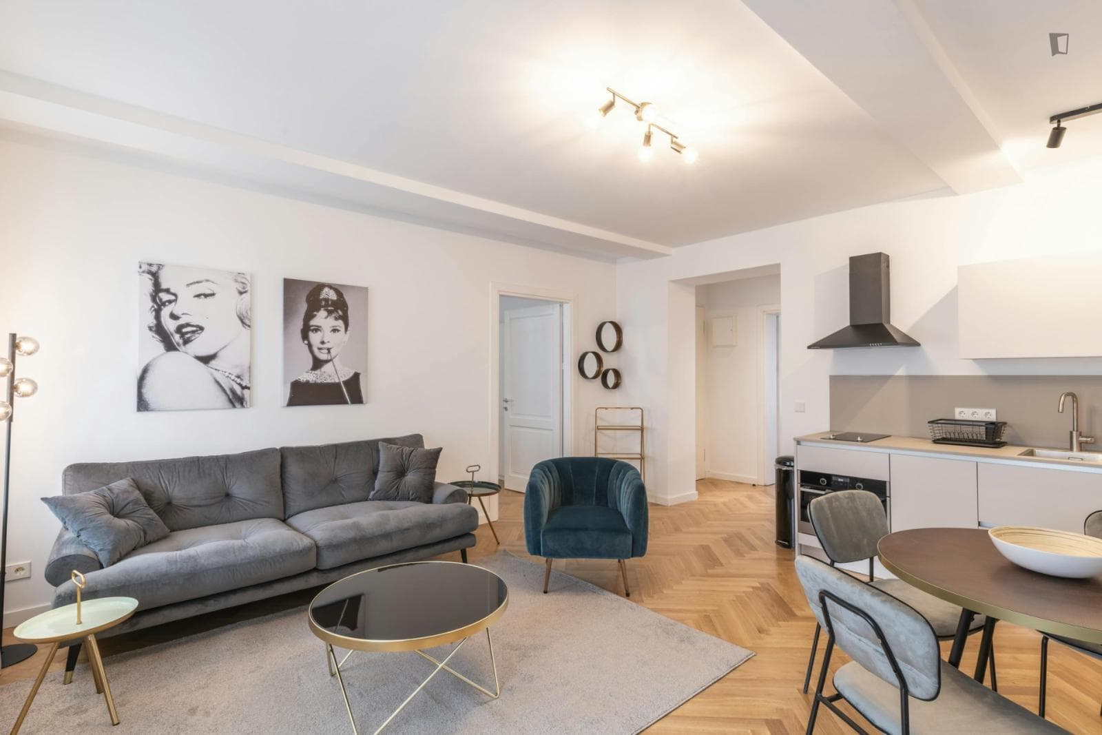 Cool 2-bedroom flat in a trendy and well-connected location photo 1