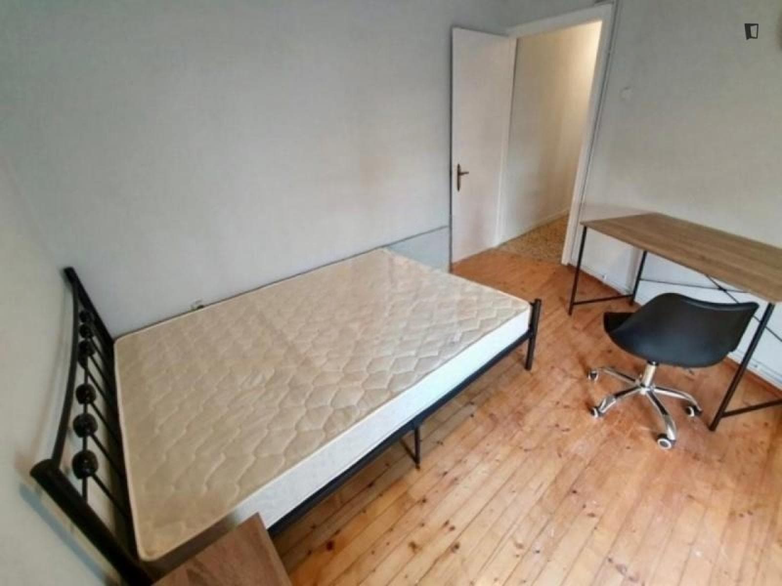 Nice Double Bedroom with balcony, near Atatürk Museum photo 1