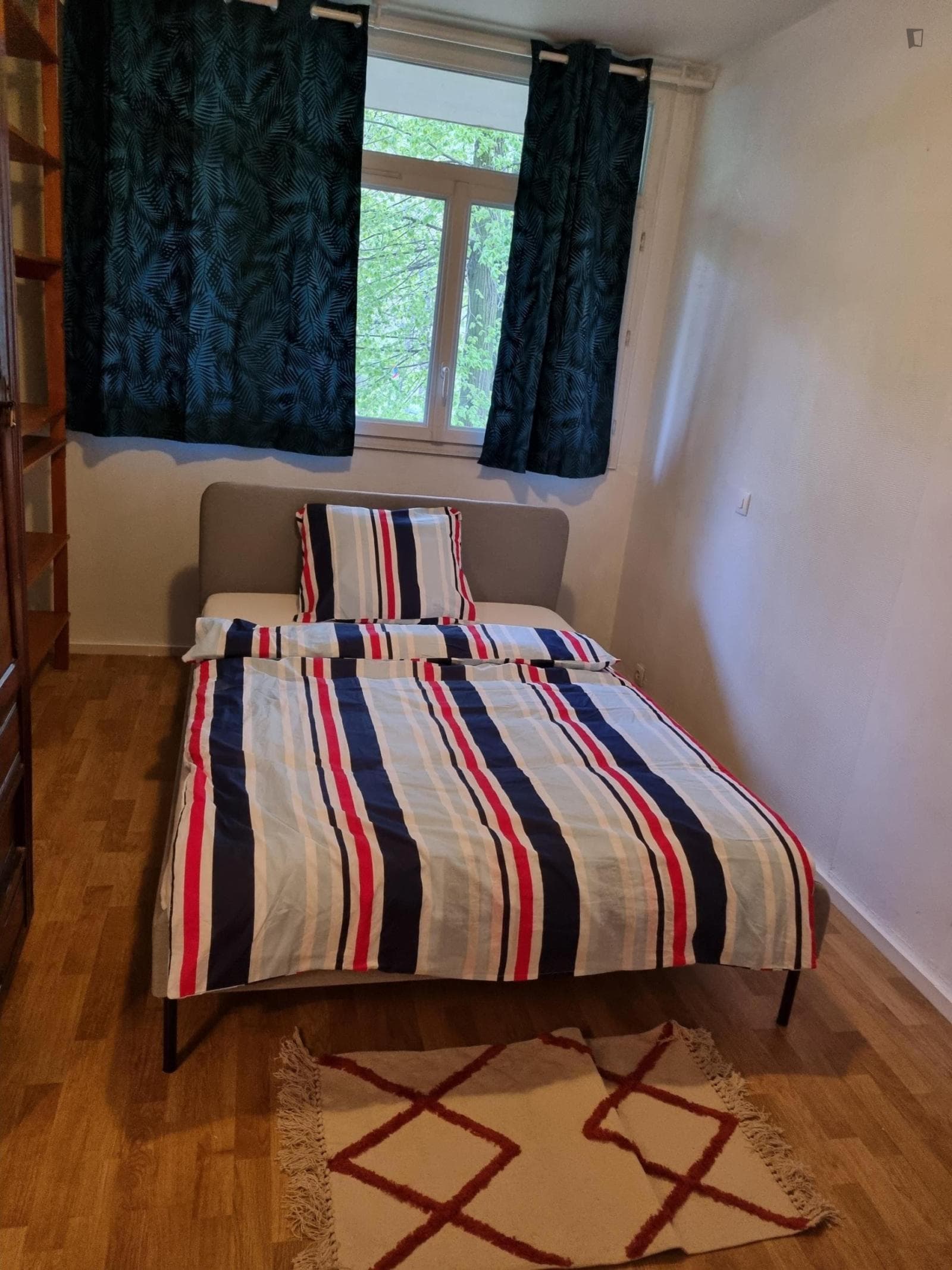 Pleasant double bedroom near the Grigny Centre train station photo 1