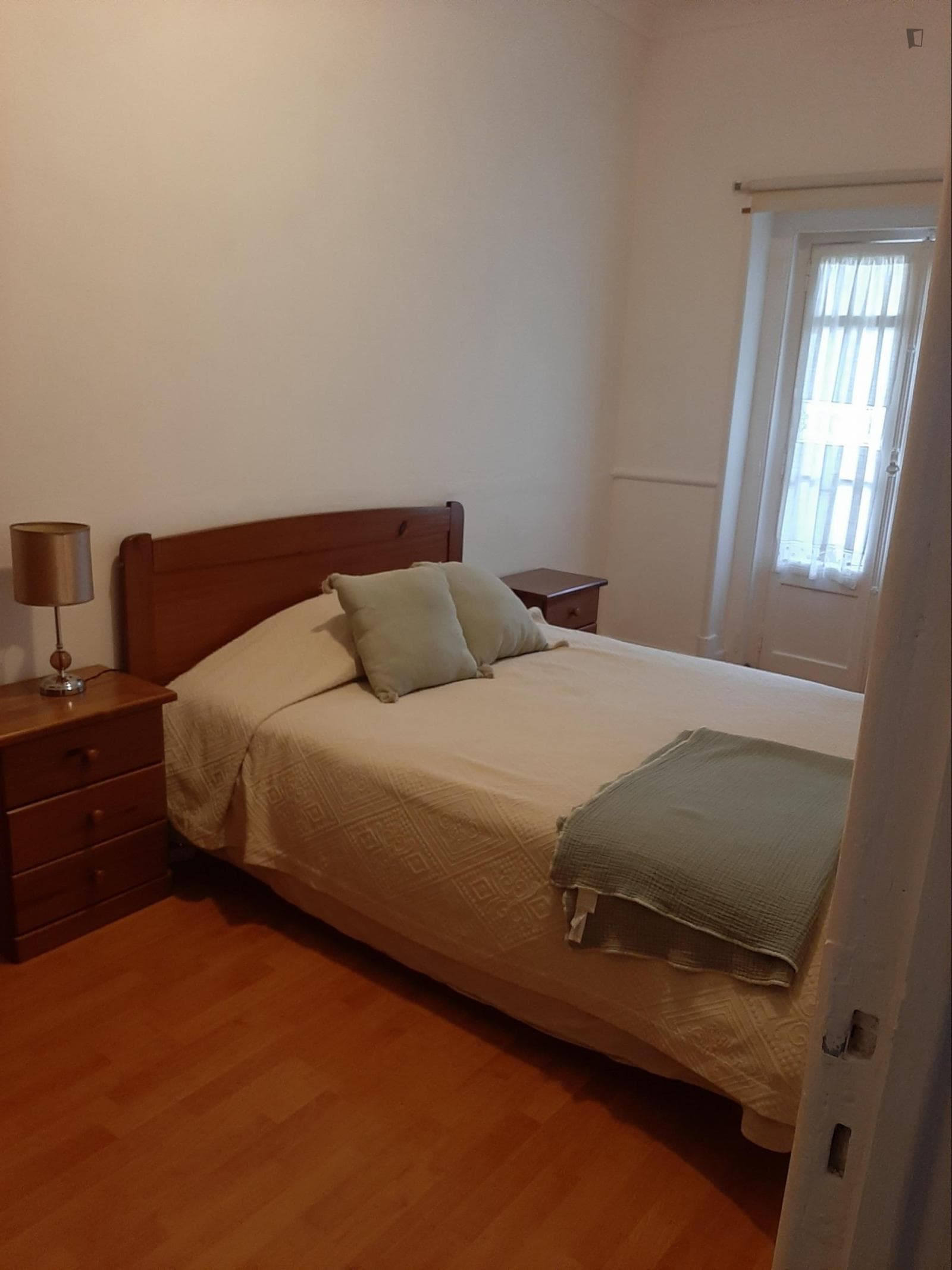 Bright double bedroom close to Alameda photo 1