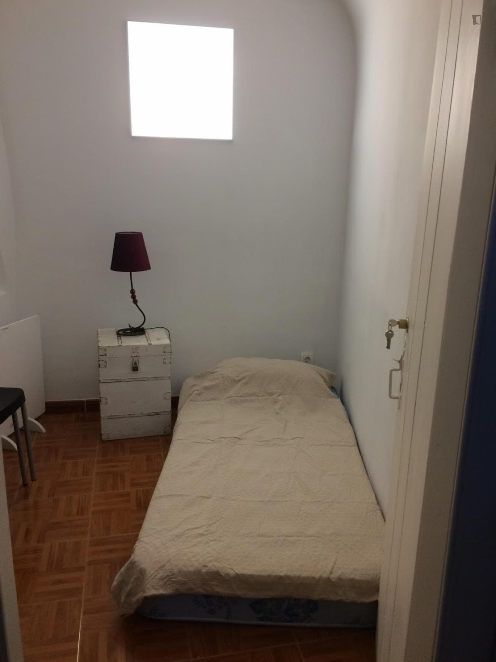 Great single bedroom in a 4-bedroom house photo 1