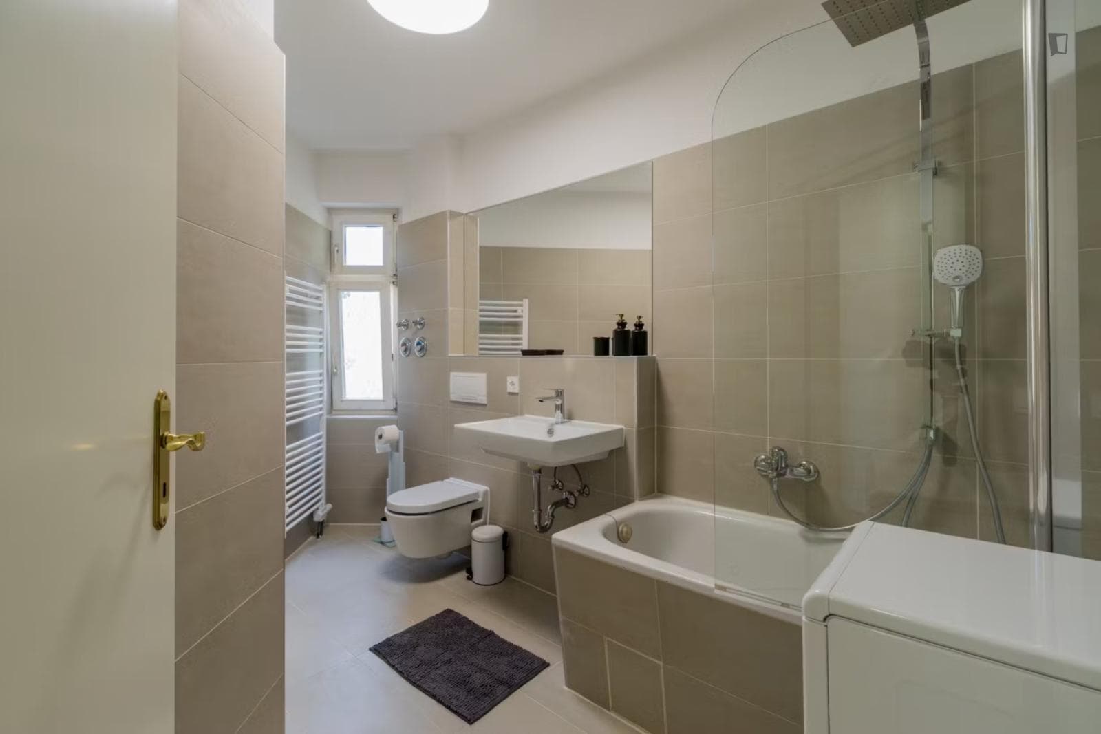 Exquiste 2-bedroom apartment in Prenzlauer Berg photo 1