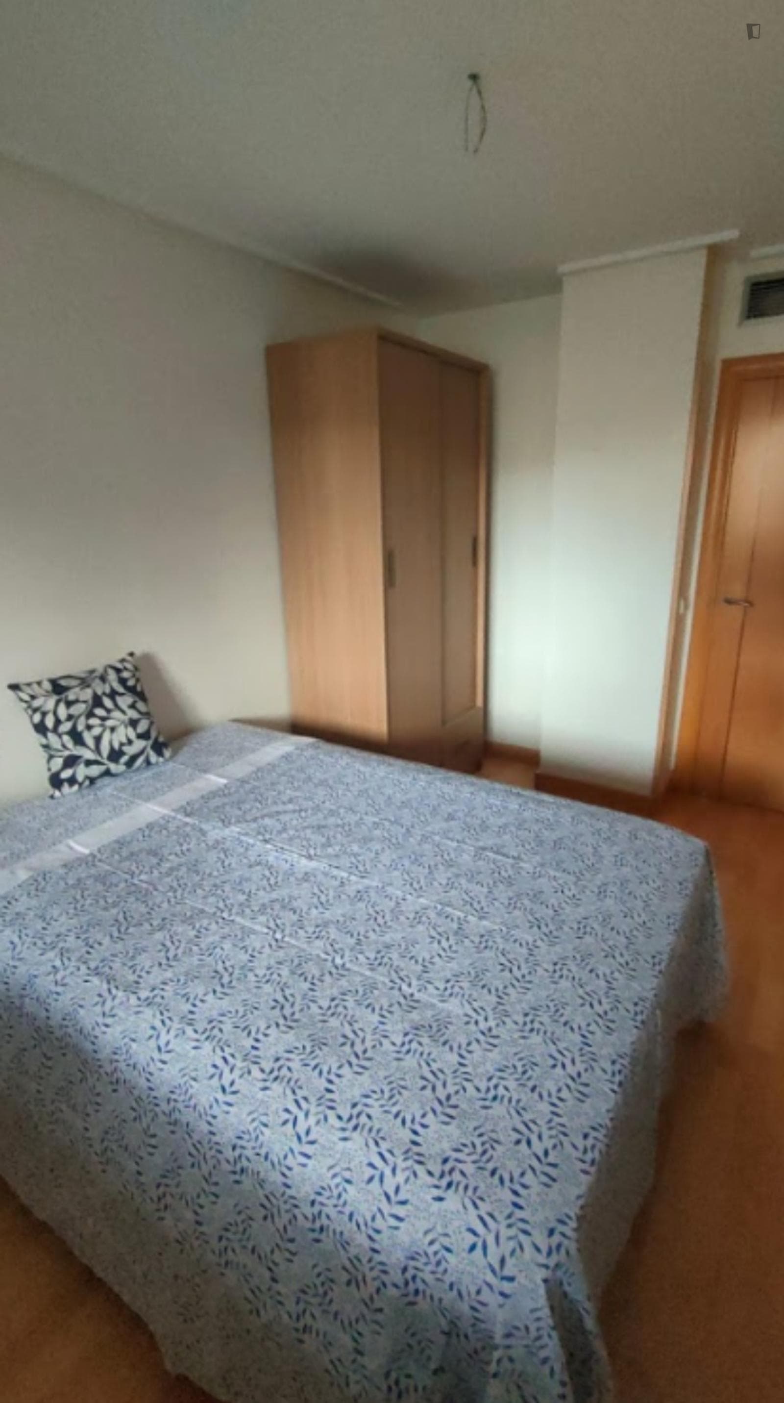 Lovely double bedroom in Bairro de Jesús  photo 1