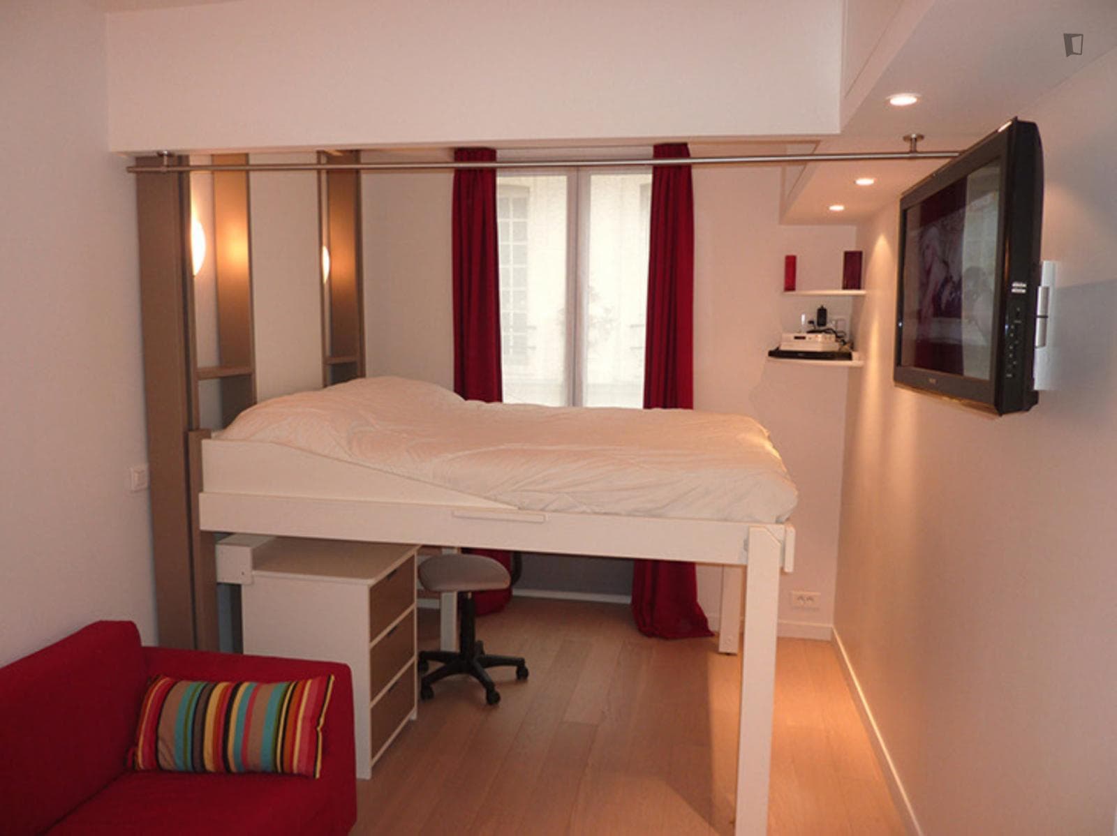 Pleasant studio near the Boulainvilliers train station photo 1