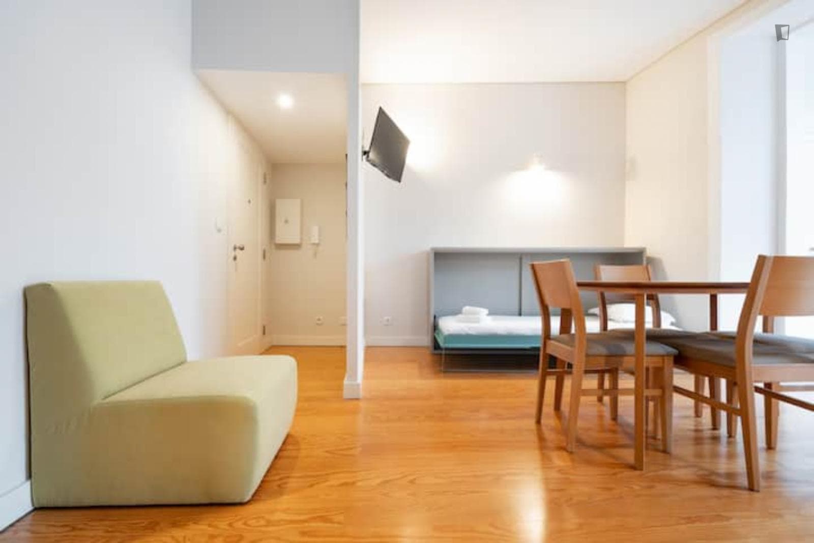 Cozy studio in the historic center next to the beautiful Praça da Batalha photo 1