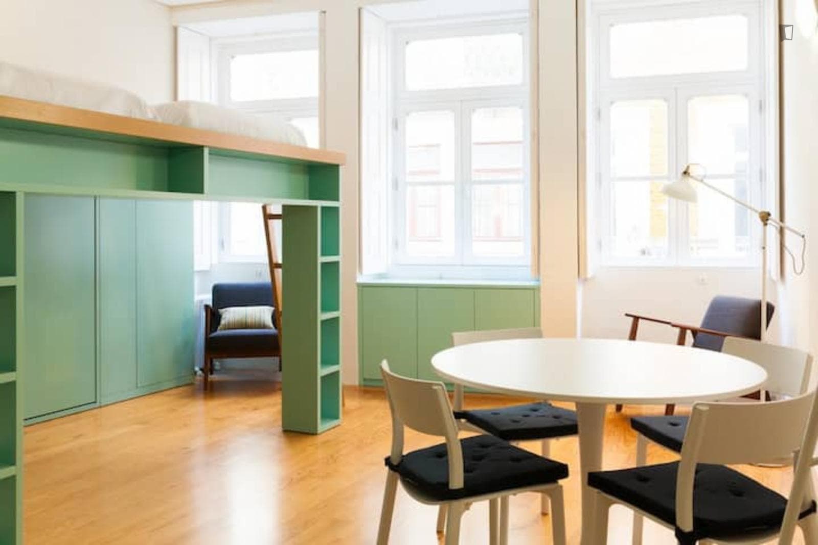 Bright studio next to the São Bento train station photo 1