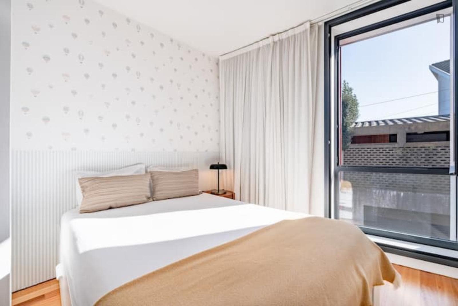 Superb 2-bedroom apartment with large private patio close to the spectacular Serralves museum and park photo 1