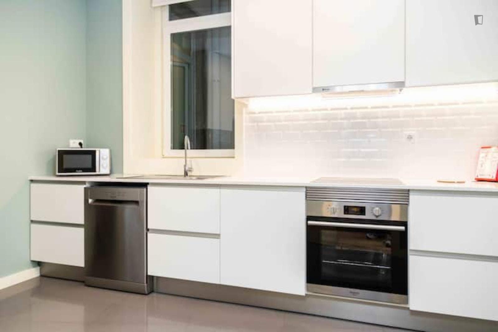 Modern 2-bedroom apartment close to the University of Porto photo 1