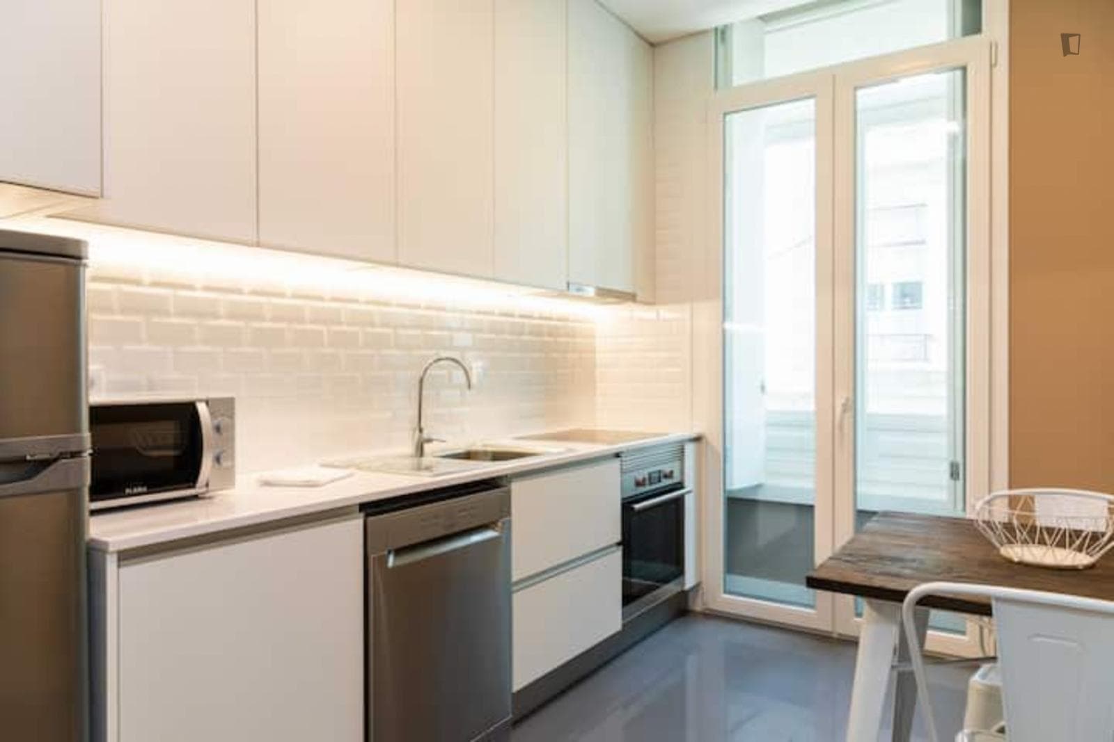 Luminous 2-bedroom flat in a trendy location near the Clérigos Tower photo 1