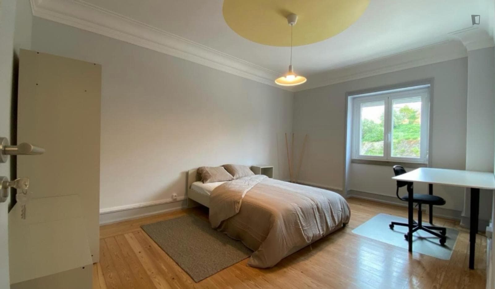 Spacious Double Bedroom close to IST photo 1