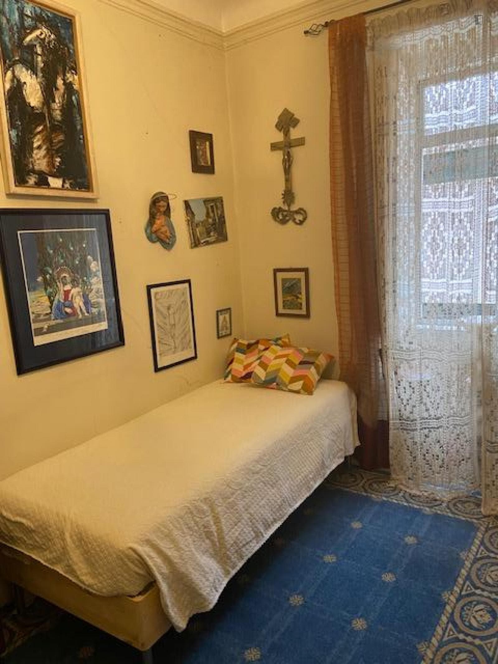 Cosy classic single bedroom in a flat in Alcântara photo 1