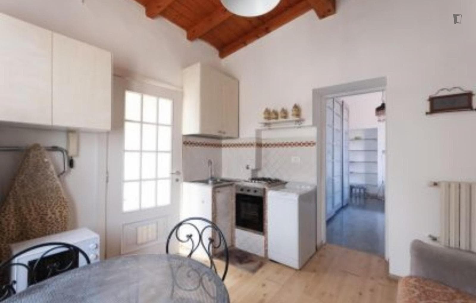 Bright apartment well connected to the centre photo 1