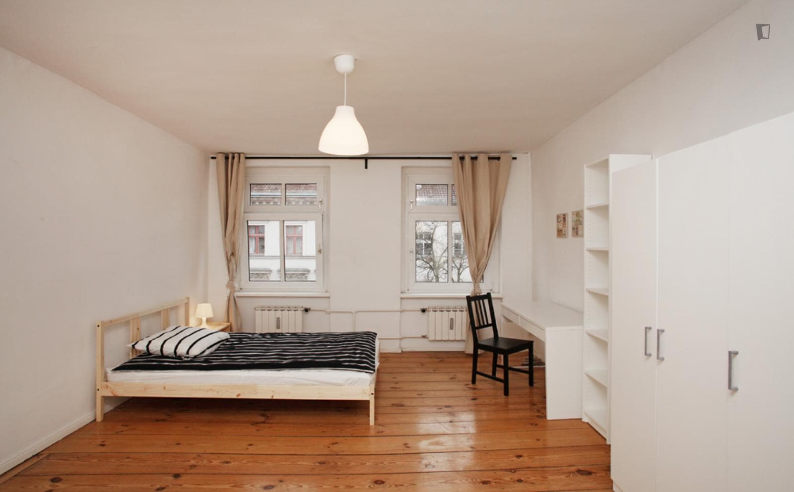 Ample single bedroom near the Nauener Platz metro photo 1