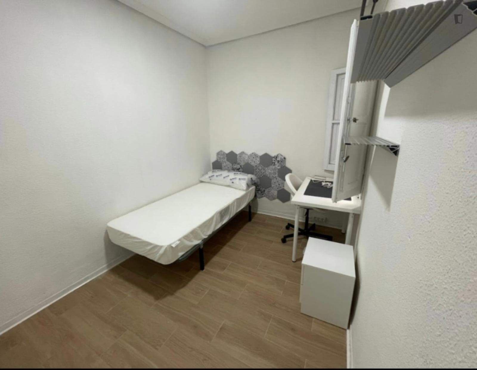 Cozy Single Bedroom close to CEU photo 1