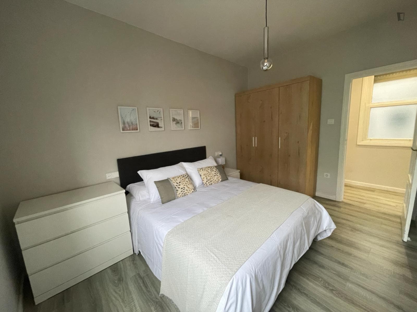 Spacious Double Bedroom close to El Corte Inglés Vigo photo 1
