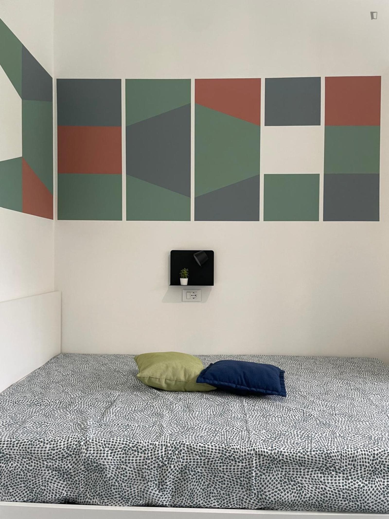 Bed in a nice twin bedroom, in Bovisa photo 1