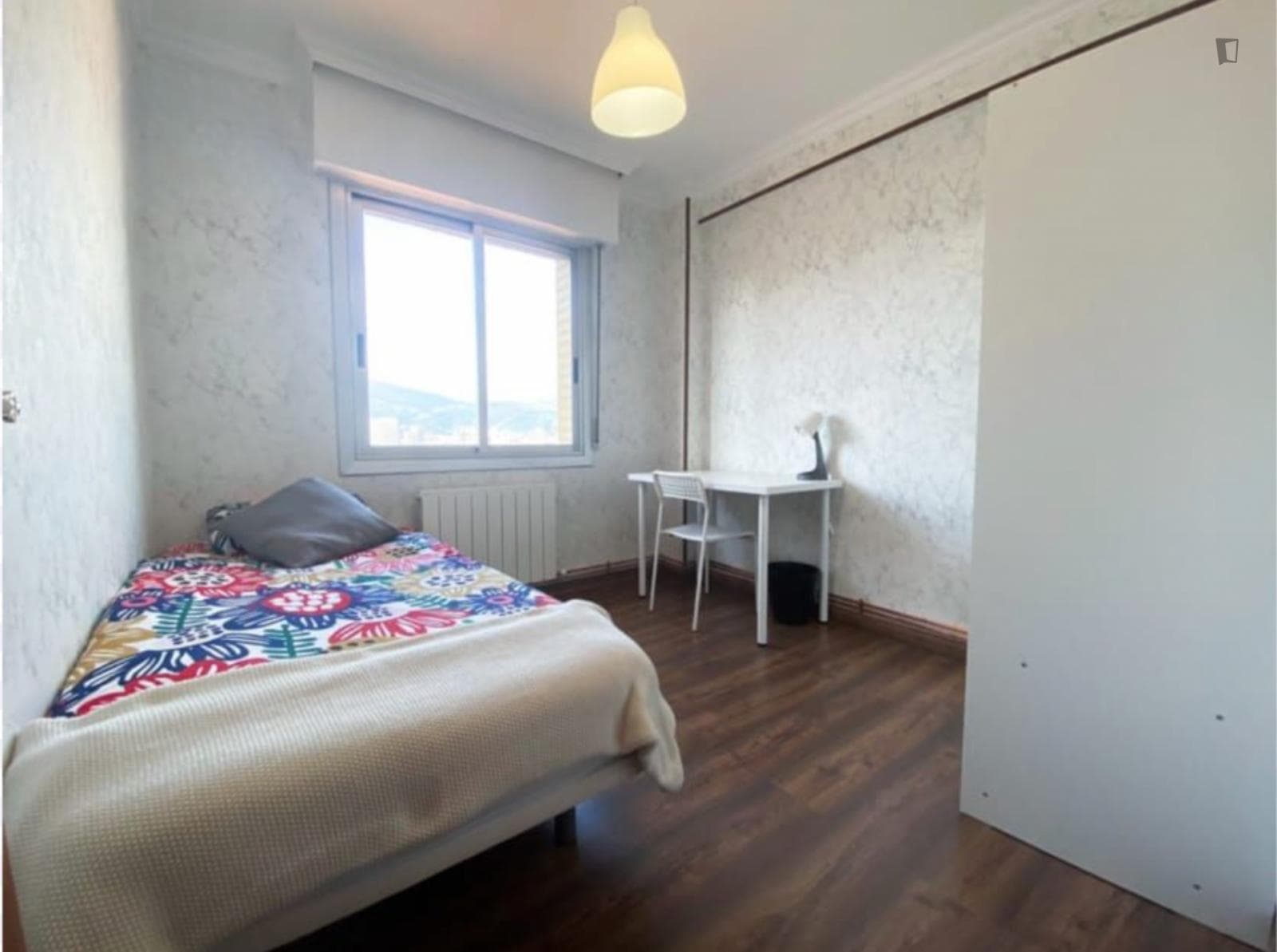 Cosy single bedroom near the Uribarri train station photo 1