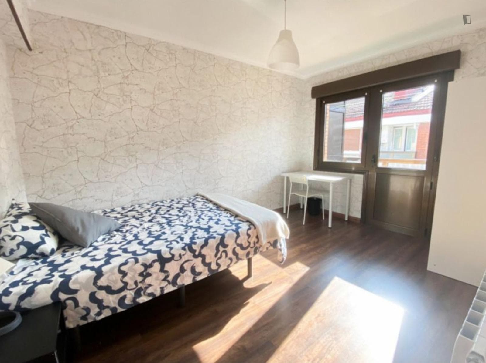Double bedroom with a balcony, in Uribarri photo 1