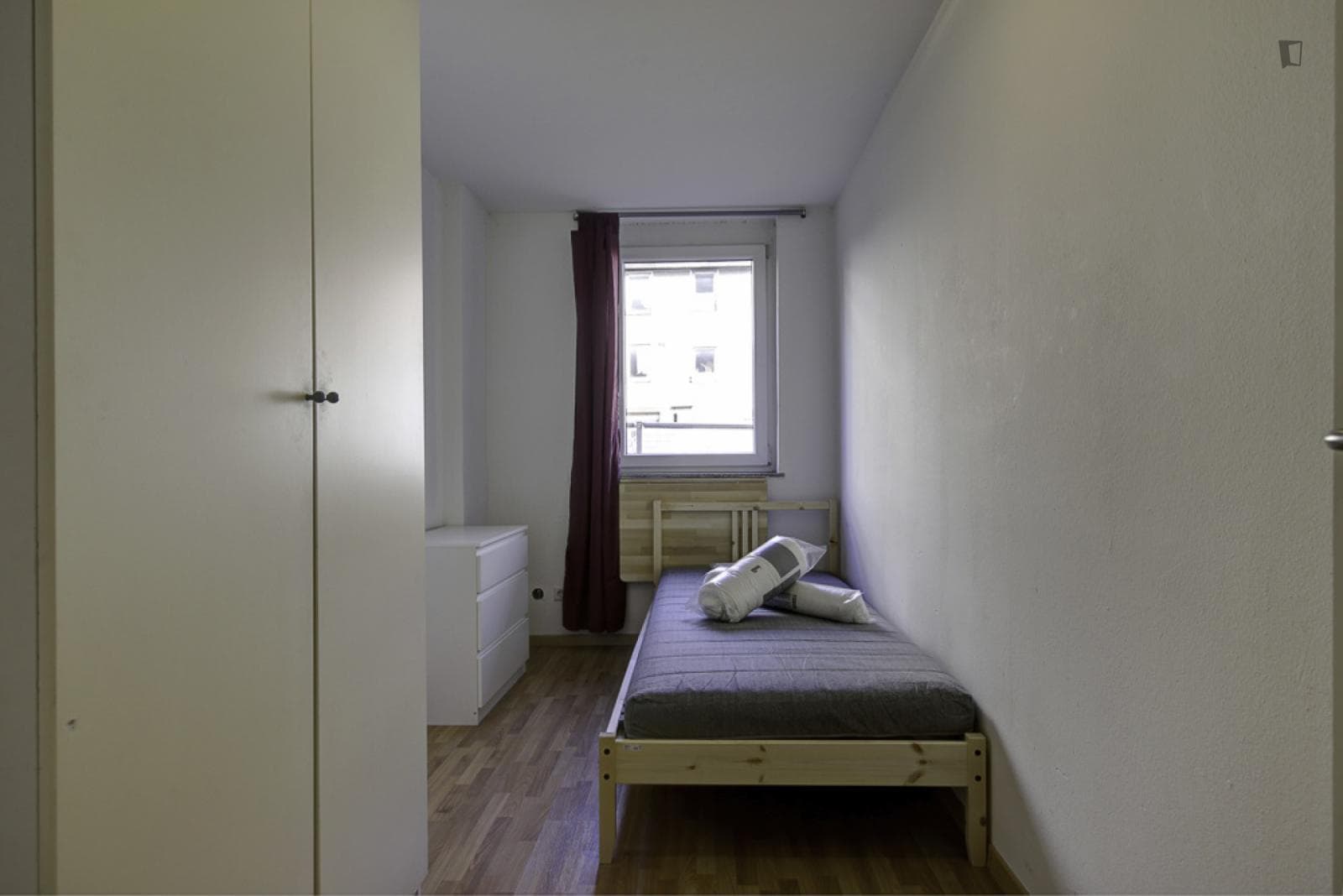 Lovely single bedroom near Maurischer Garten Stuttgart photo 1