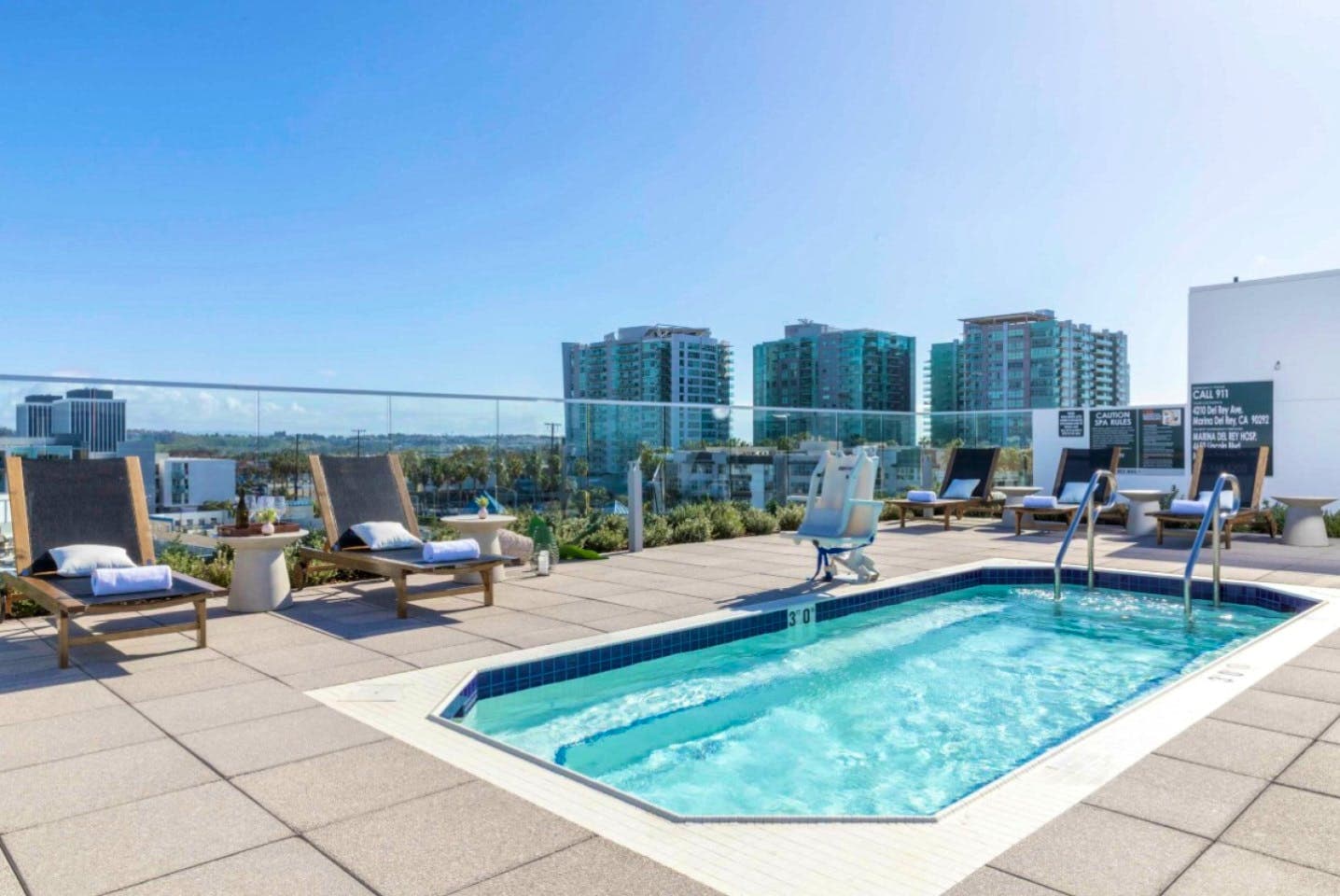 Stunning complex w/jacuzzi pool & fitness center in Marina Del Rey photo 1