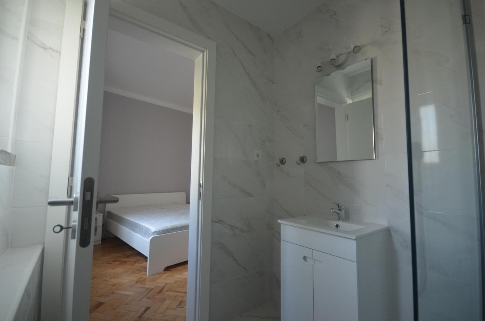 Sunny double ensuite bedroom photo 1