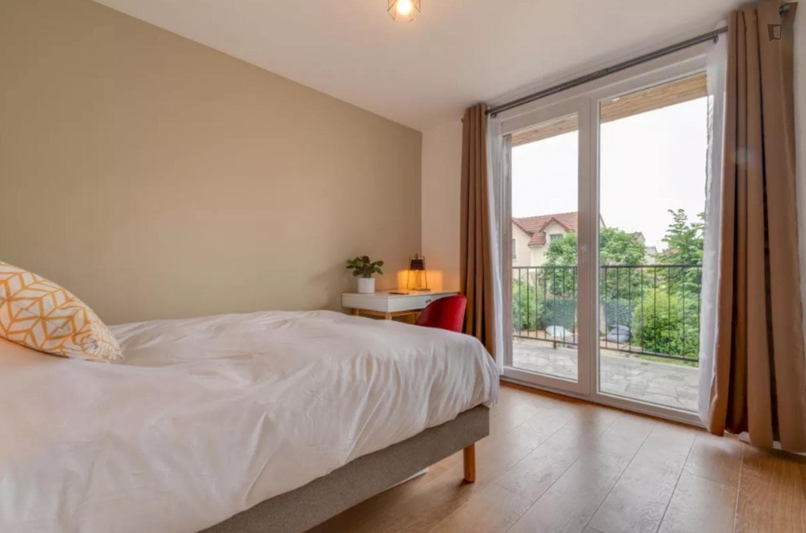 Great double ensuite bedroom close to Maisons-Alfort Les Juilliottes metros station photo 1