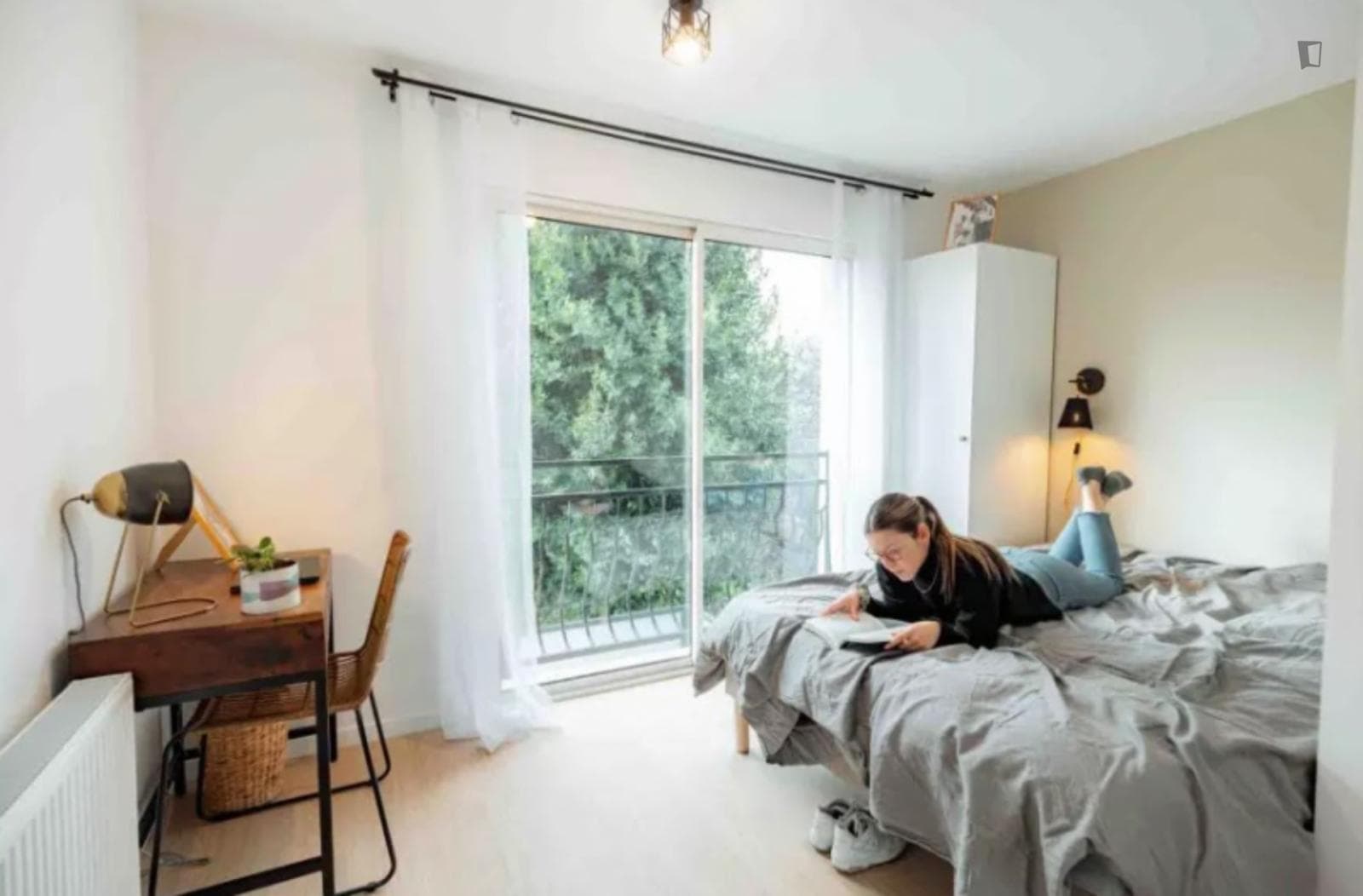 Cool double ensuite bedroom close to Choisy-Le-Roi train station photo 1