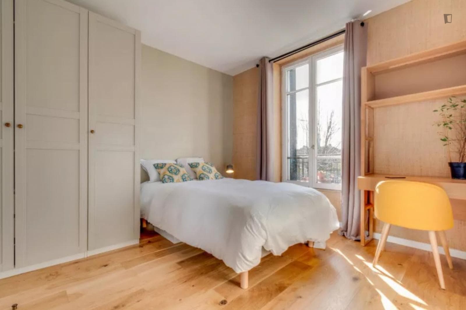 Inviting double ensuite bedroom in Rosny-sous-Bois photo 1