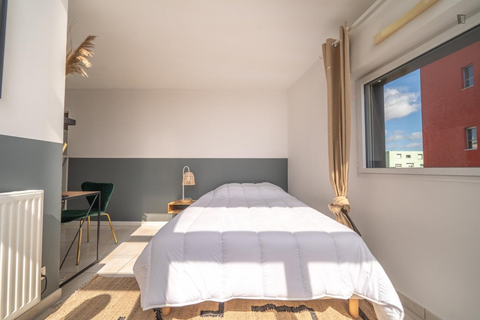 Move into this large 15 m² room in a coliving space for rent in Nantes - NT16 photo 1